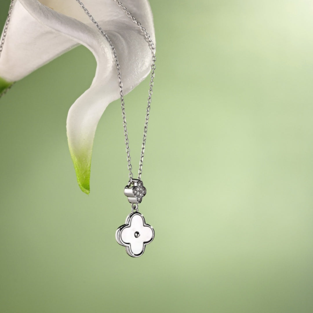Pendentif Trèfle Enchaîné