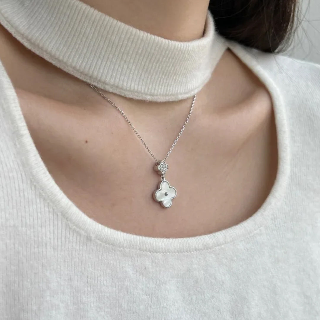 Pendentif Trèfle Enchaîné