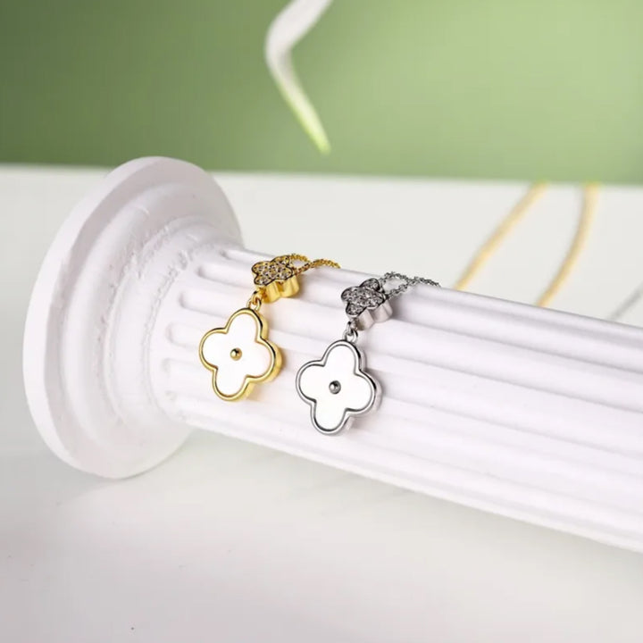 Pendentif Trèfle Enchaîné