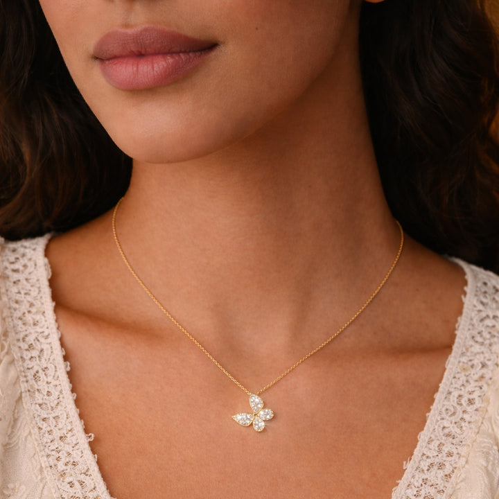 Collier Papillon Précieux
