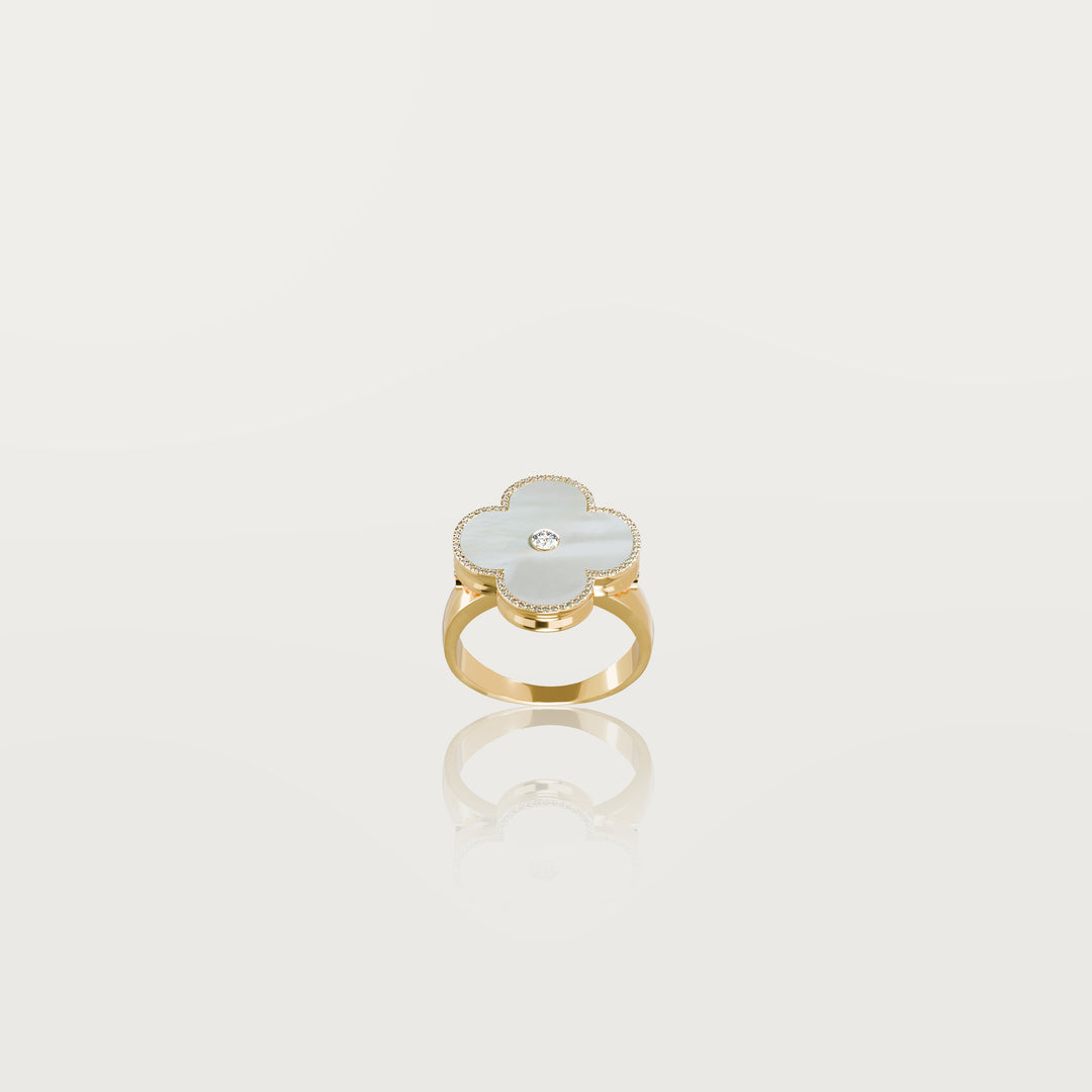 Solitaire Glow Clover Ring