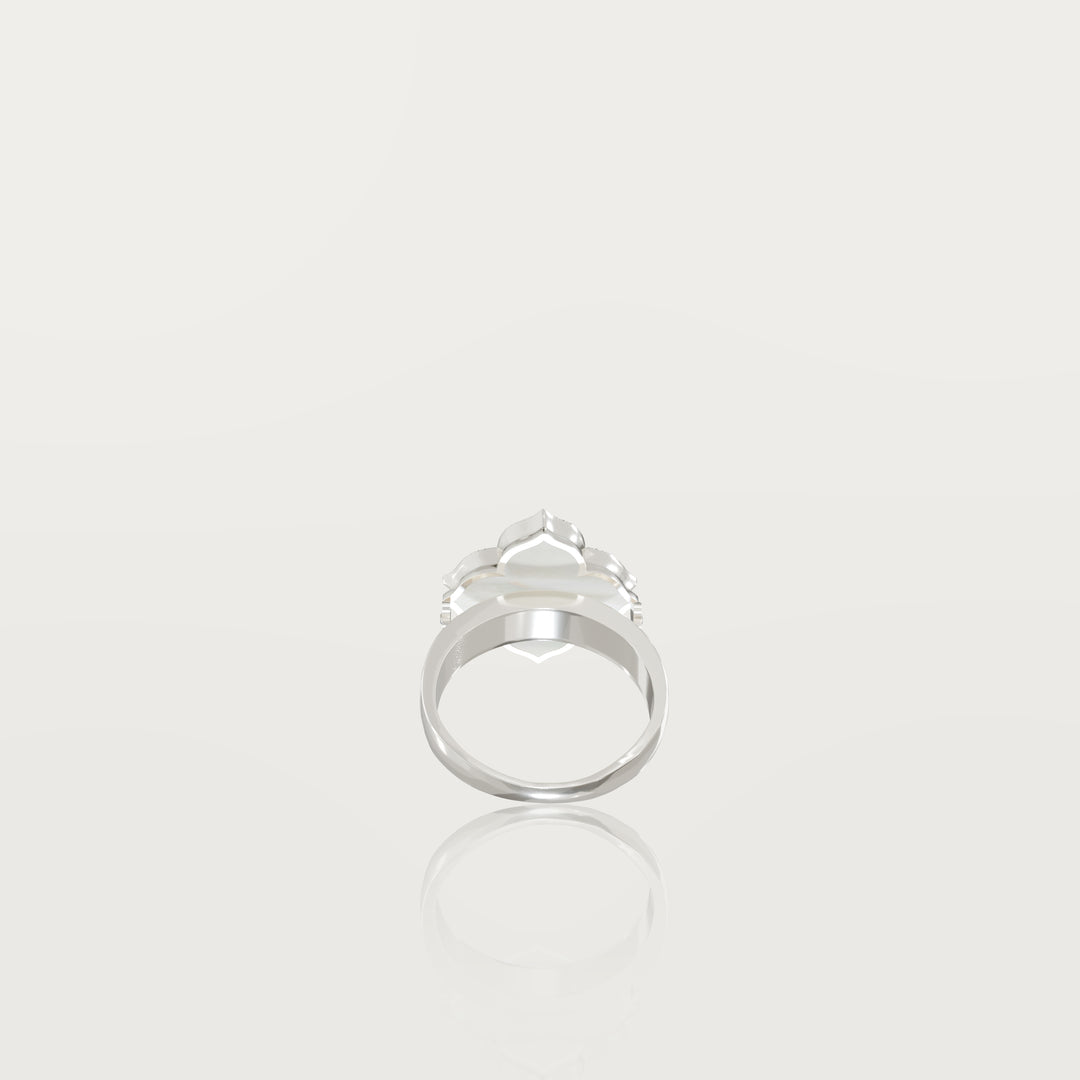 Refined oriental clover ring 