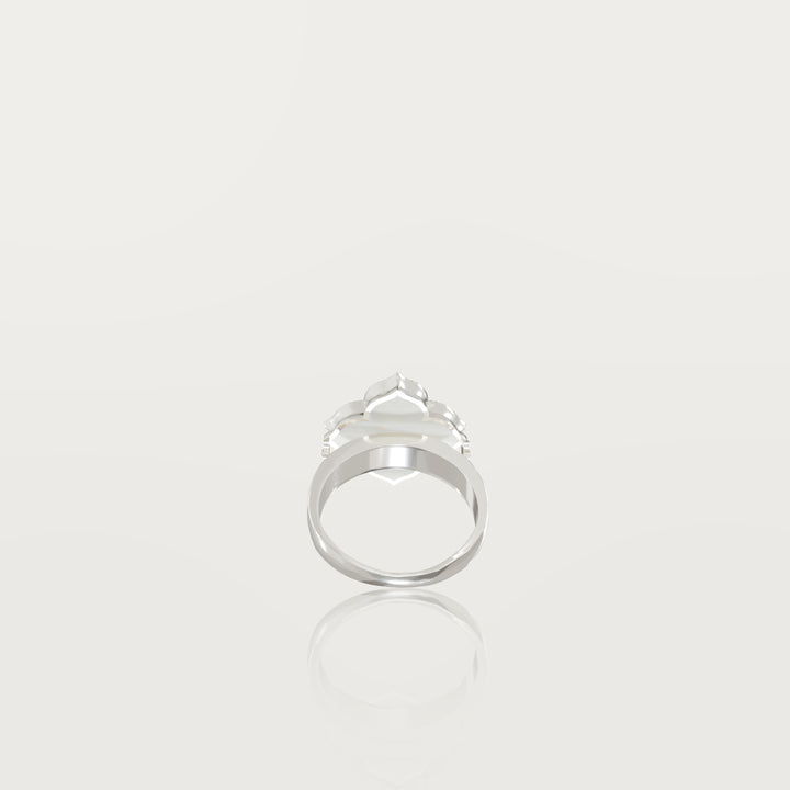 Refined oriental clover ring 