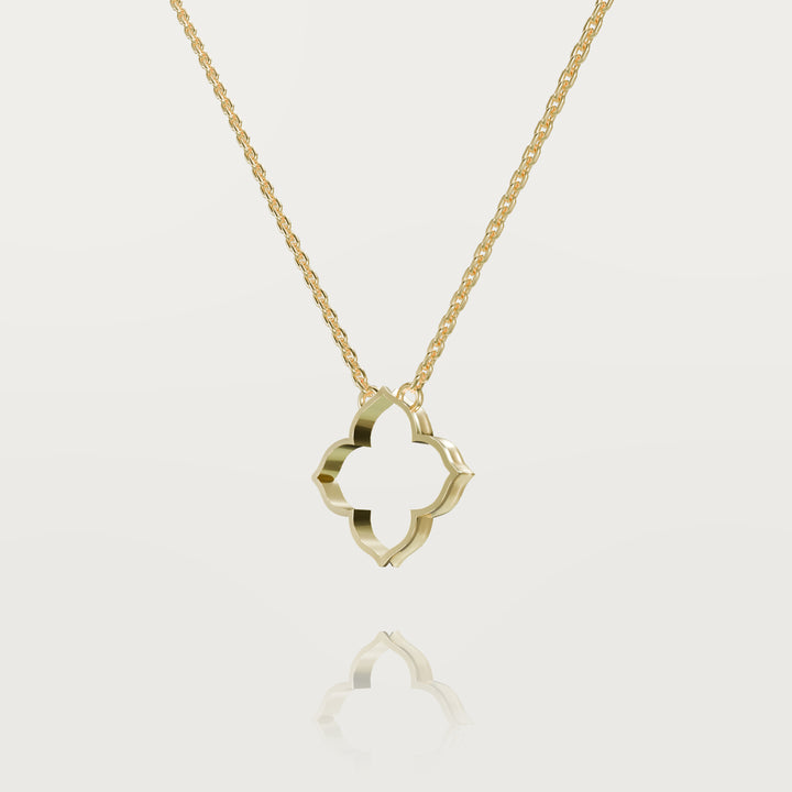 Sparkling discretion clover pendant 