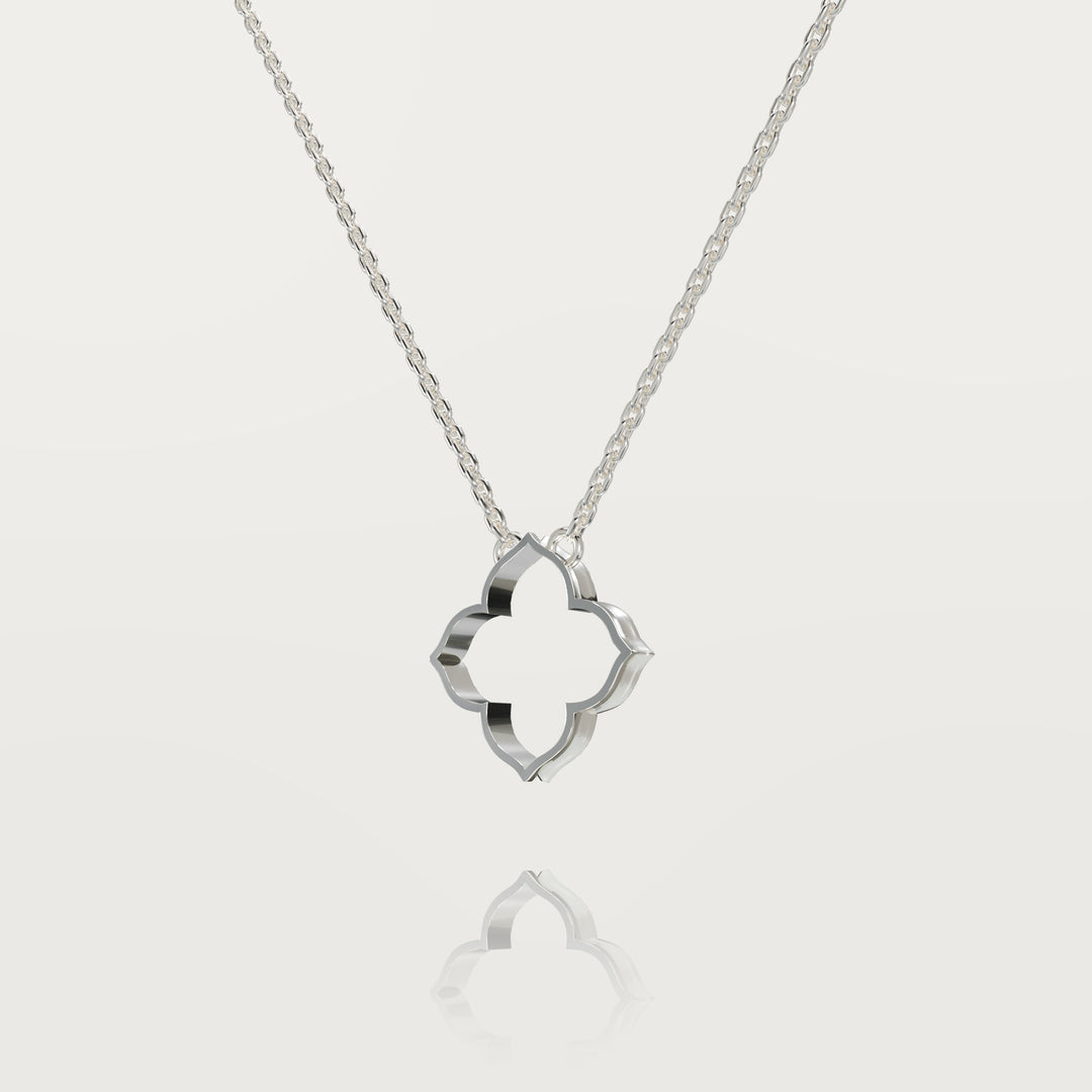 Sparkling discretion clover pendant 