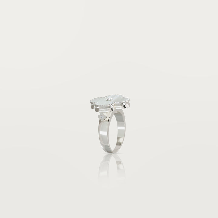 Solitaire Glow Clover Ring