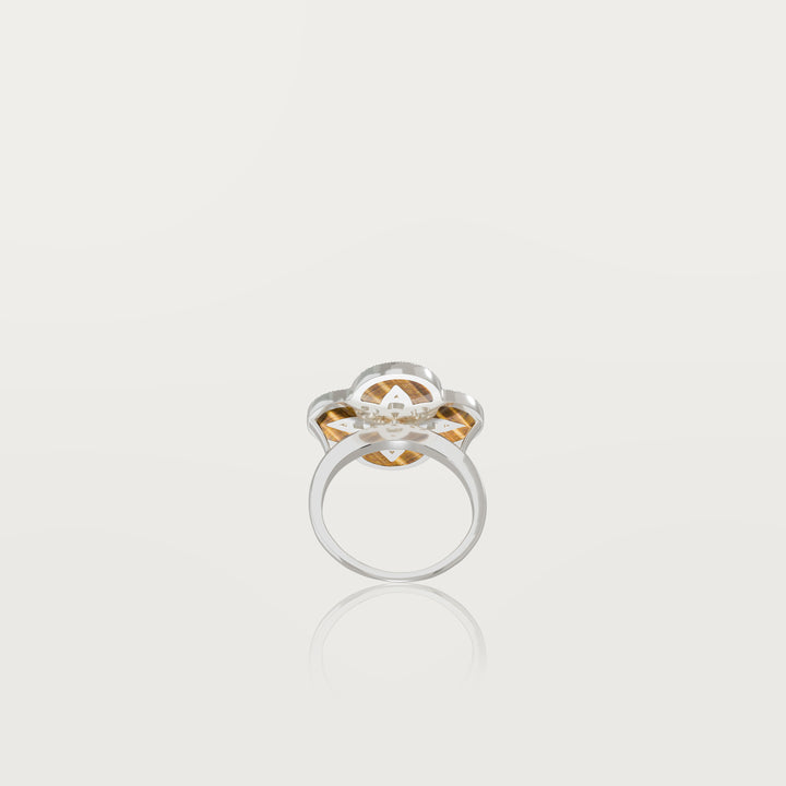 Eternal clover ring