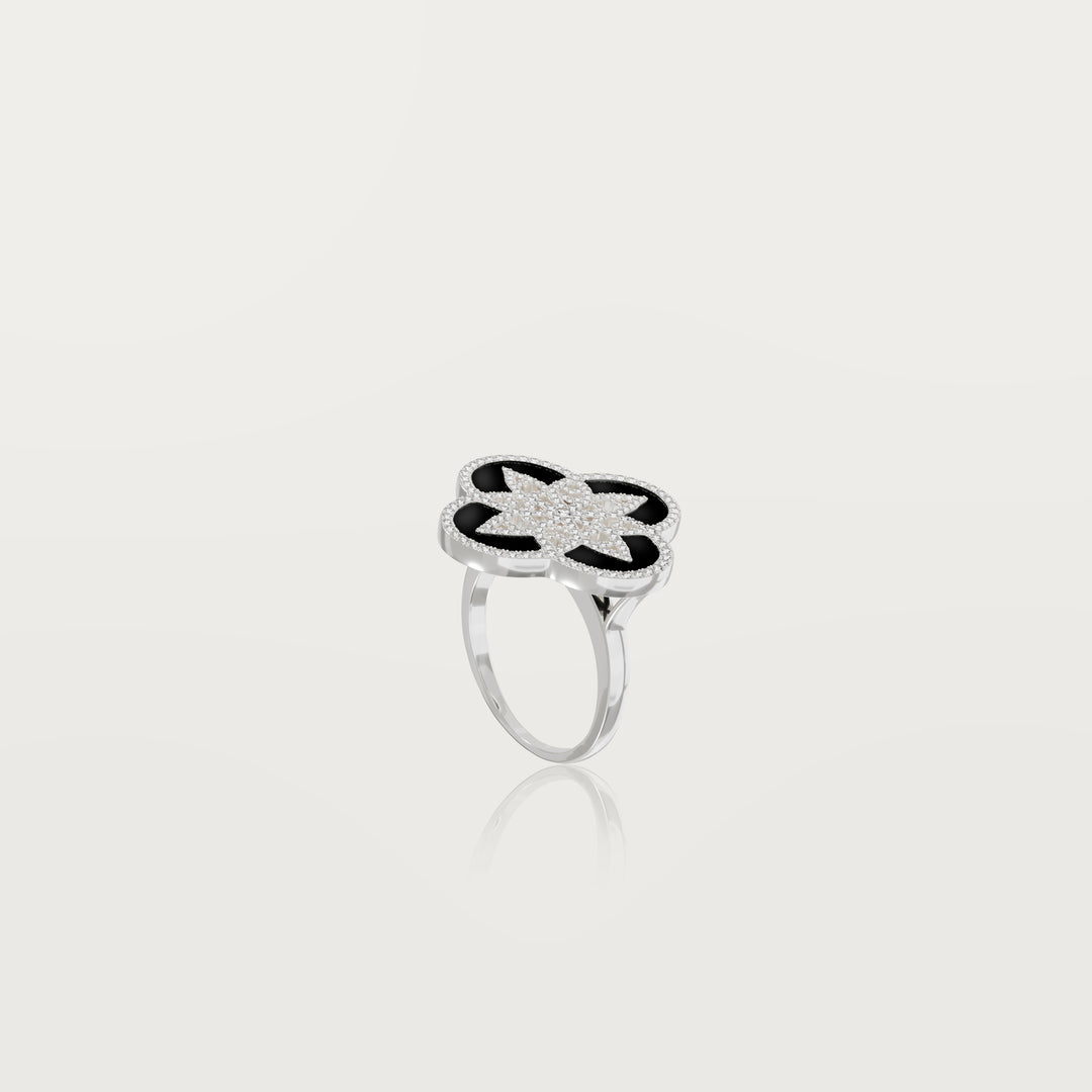 Eternal clover ring